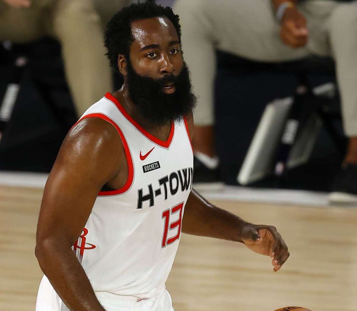 道路上具有 道路上具有